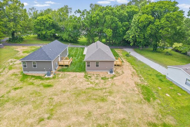 135 Illinois Ave, Oak Grove, KY 42262