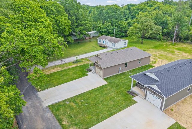 135 Illinois Ave, Oak Grove, KY 42262
