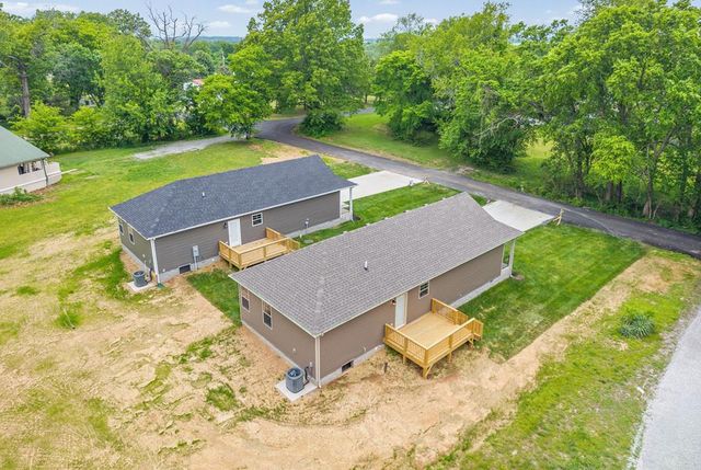 135 Illinois Ave, Oak Grove, KY 42262