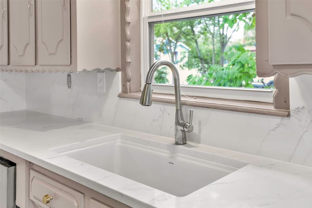 1005 N Neal Street, Commerce, TX 75428