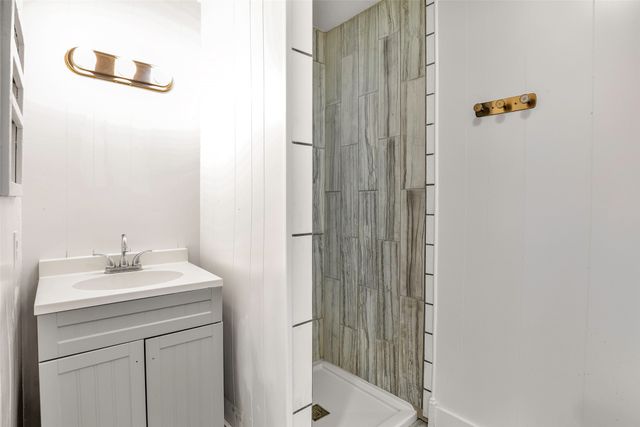 1005 N Neal Street, Commerce, TX 75428