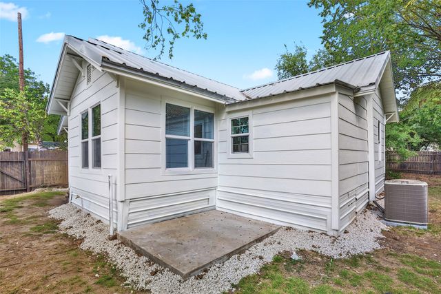 1005 N Neal Street, Commerce, TX 75428