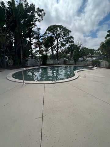 650 N Centre Court SW 102, Vero Beach, FL 32962