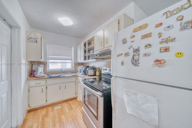 2171 SW 21st St, Miami, FL 33145