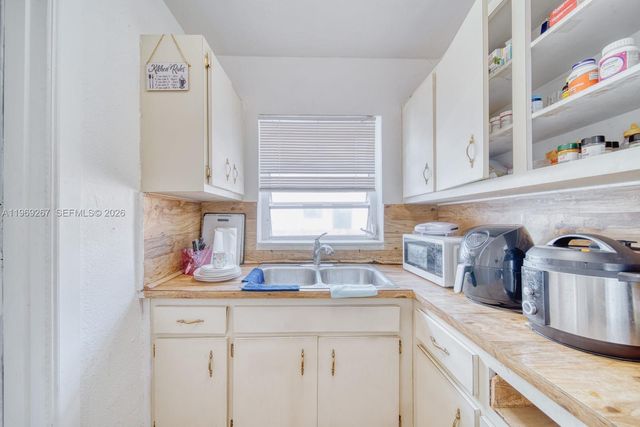 2171 SW 21st St, Miami, FL 33145