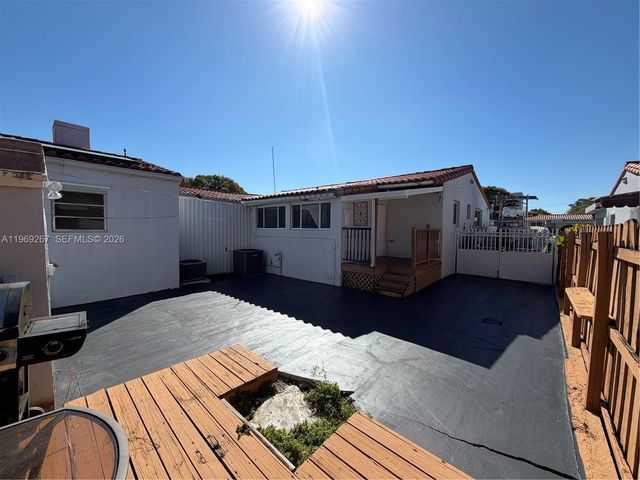 2171 SW 21st St, Miami, FL 33145