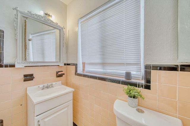 2171 SW 21st St, Miami, FL 33145