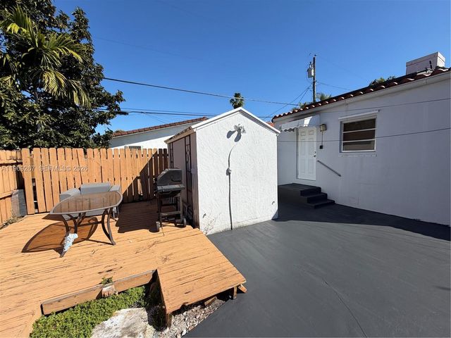 2171 SW 21st St, Miami, FL 33145