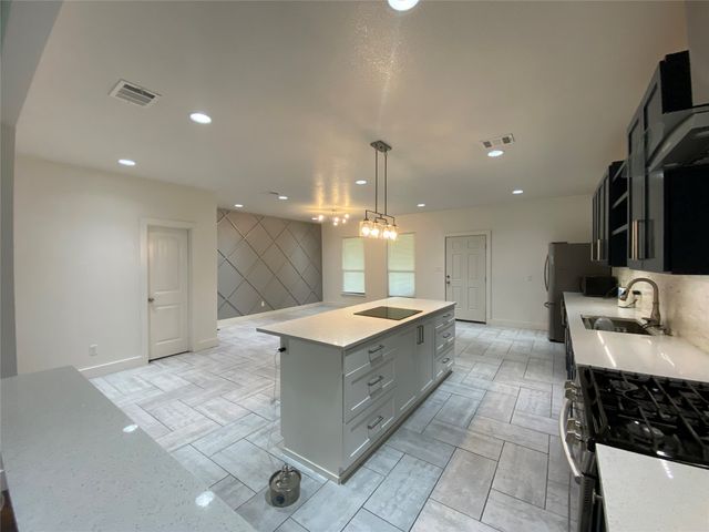 134 W Cober Drive, Grand Prairie, TX 75051