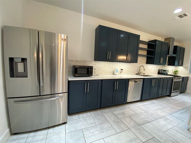 134 W Cober Drive, Grand Prairie, TX 75051