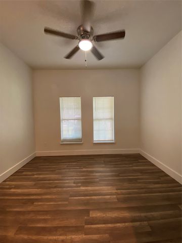 134 W Cober Drive, Grand Prairie, TX 75051