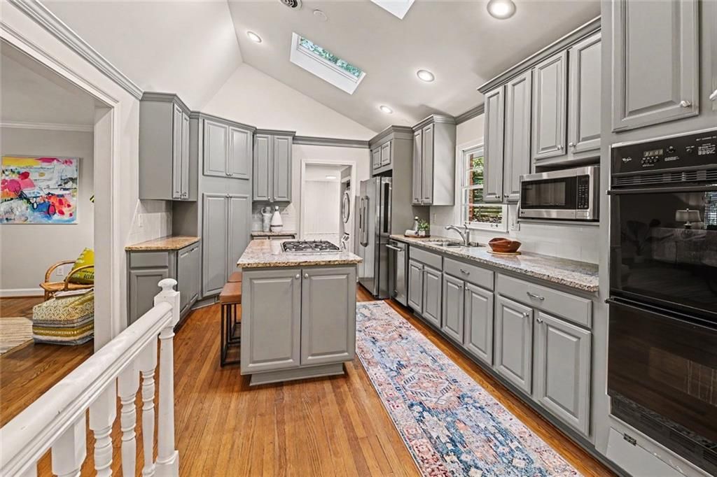 Image 10 of property listing at 905 Homewood Court, Decatur, GA 30033