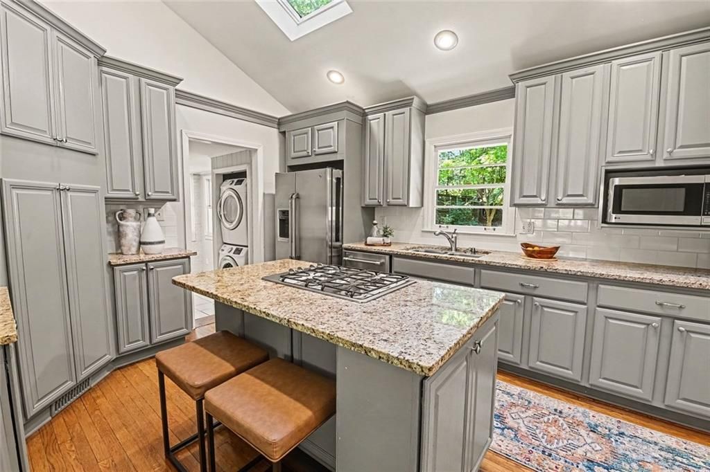 Image 11 of property listing at 905 Homewood Court, Decatur, GA 30033
