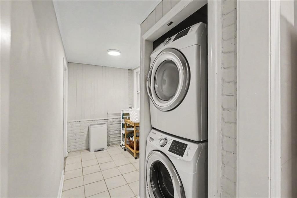 Image 12 of property listing at 905 Homewood Court, Decatur, GA 30033