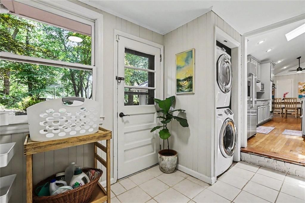 Image 13 of property listing at 905 Homewood Court, Decatur, GA 30033