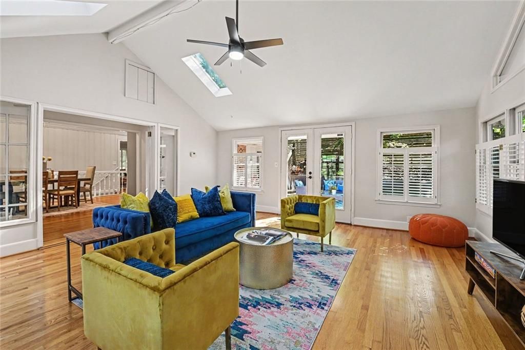 Image 19 of property listing at 905 Homewood Court, Decatur, GA 30033