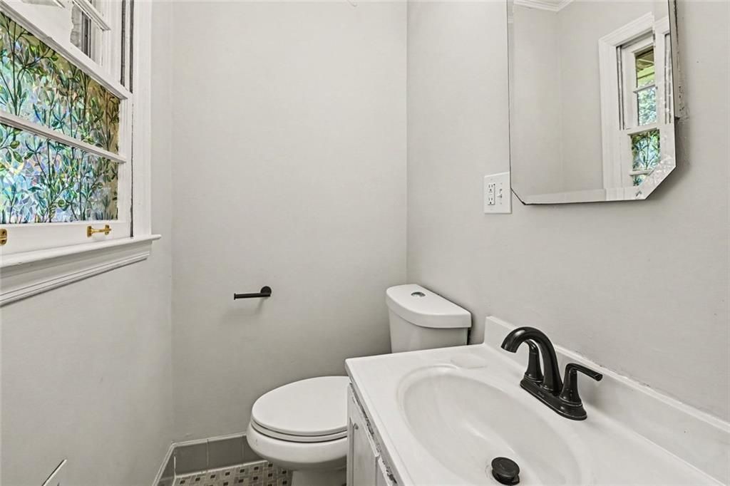 Image 23 of property listing at 905 Homewood Court, Decatur, GA 30033