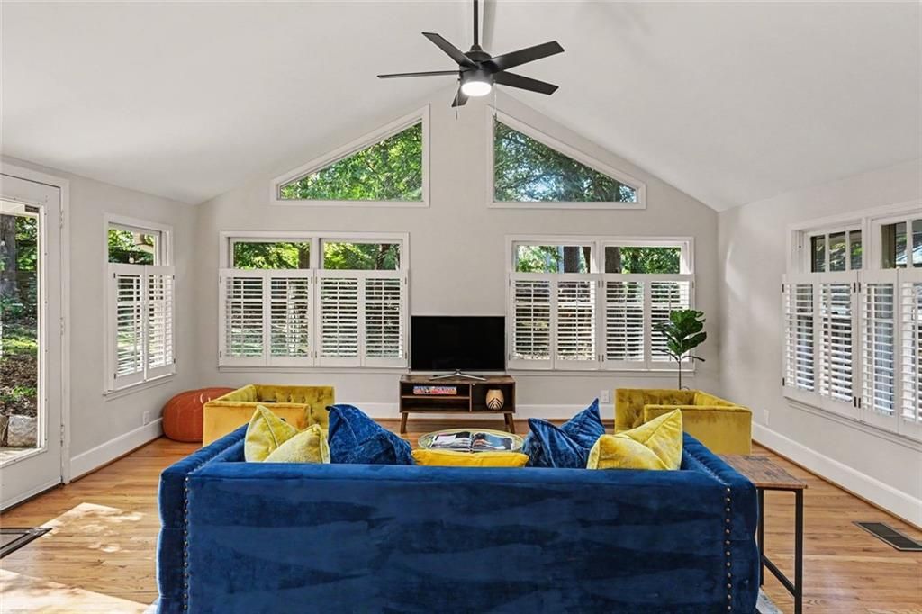 Image 3 of property listing at 905 Homewood Court, Decatur, GA 30033