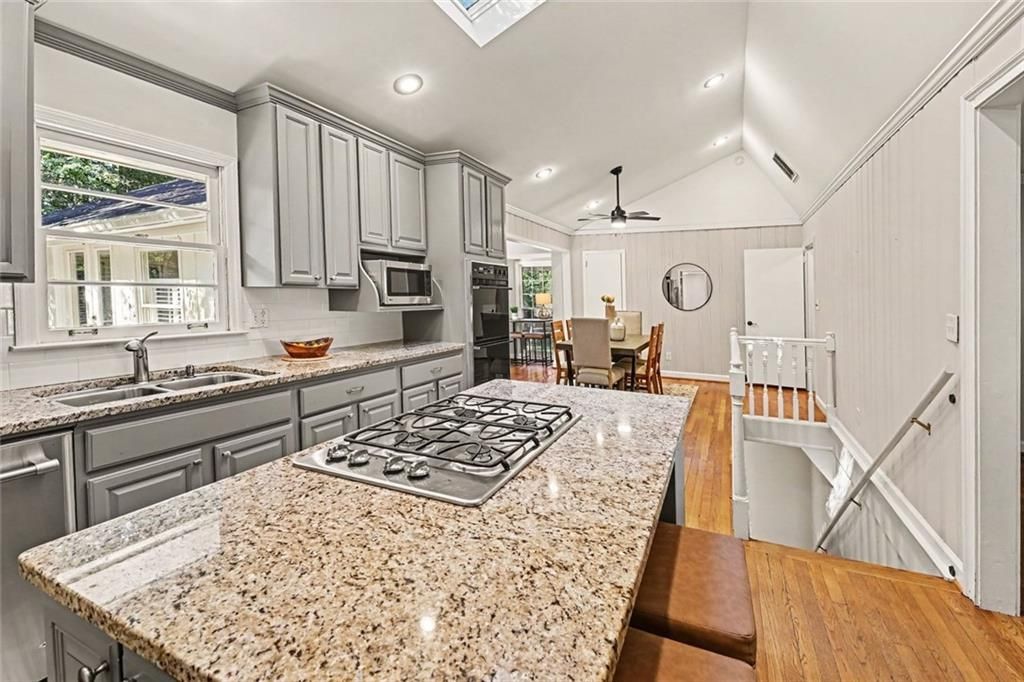 Image 4 of property listing at 905 Homewood Court, Decatur, GA 30033