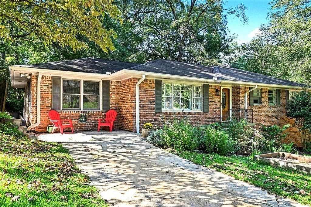 Image 6 of property listing at 905 Homewood Court, Decatur, GA 30033