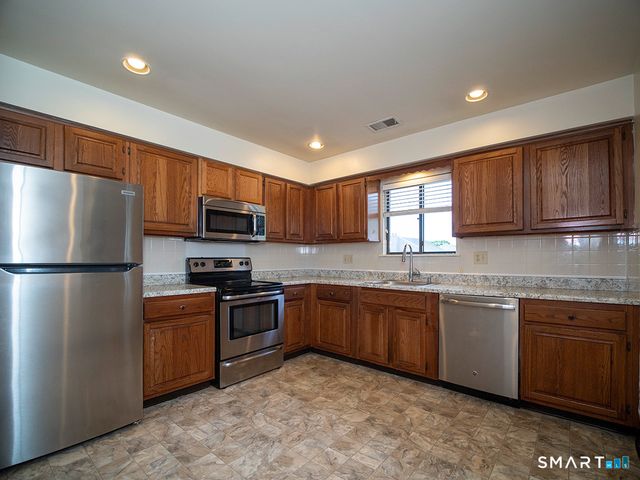 88 Turtle Bay Drive 88, Branford, CT 06405