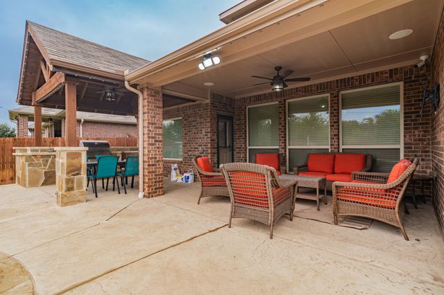 2216 Rosalinda Pass, Fort Worth, TX 76131