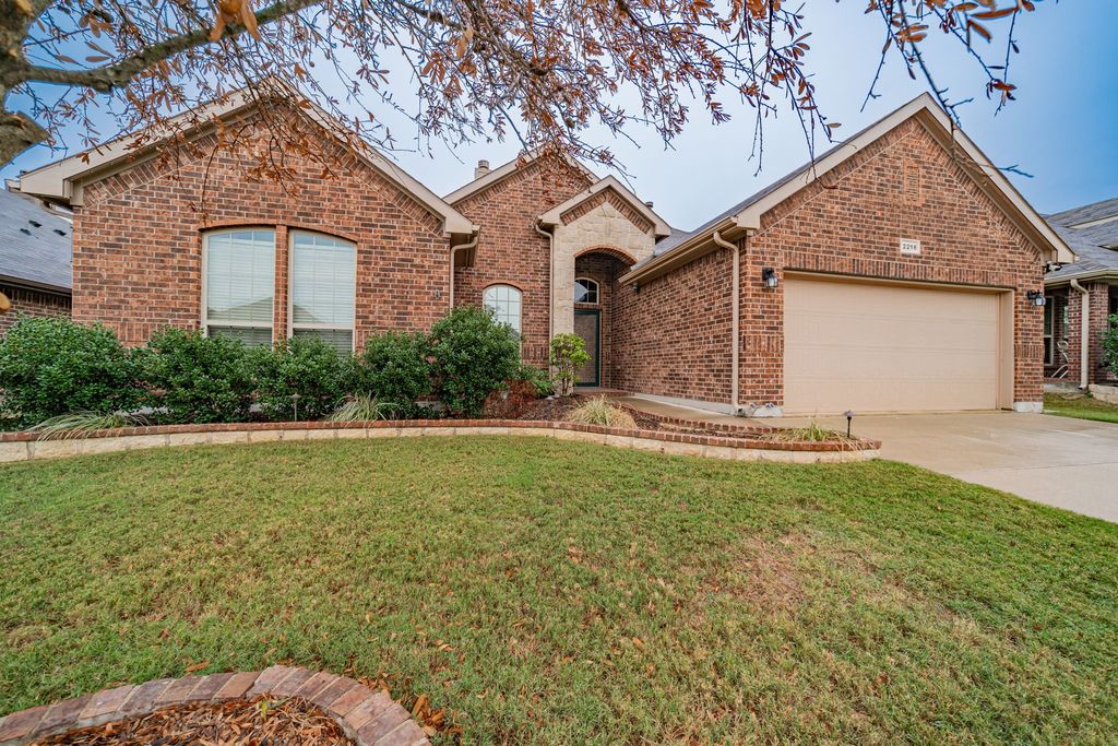 2216 Rosalinda Pass, Fort Worth, TX 76131