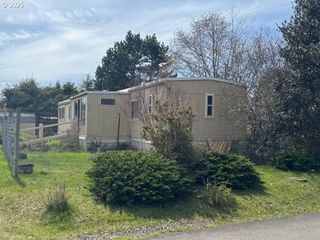 8035 Hollyhock St, Rockaway Beach, OR 97136
