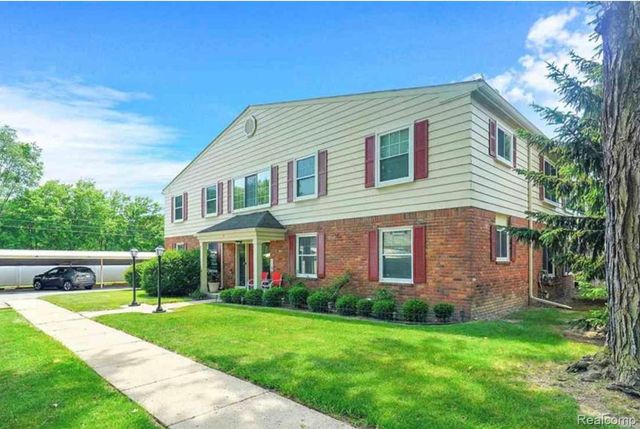 753 W Maple Road, Clawson, MI 48017