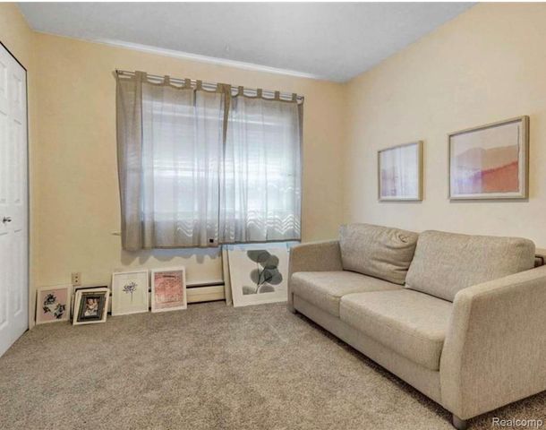 753 W Maple Road, Clawson, MI 48017