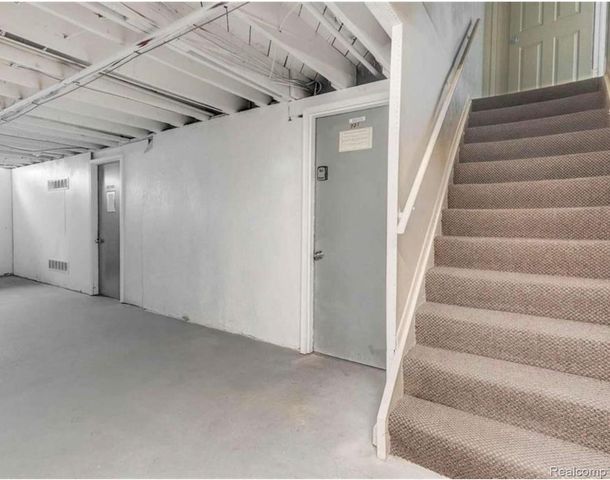 753 W Maple Road, Clawson, MI 48017