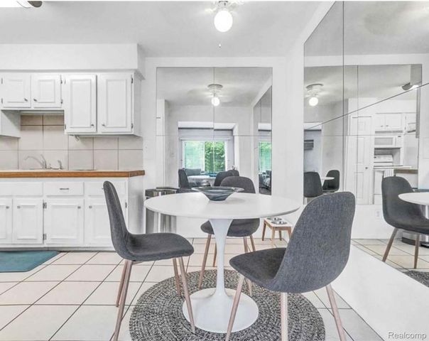 753 W Maple Road, Clawson, MI 48017