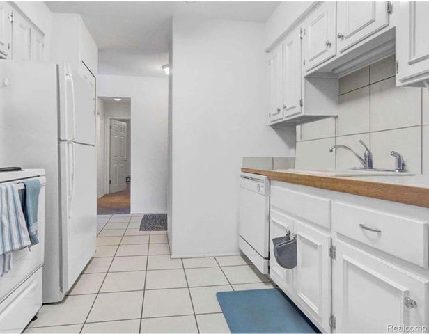 753 W Maple Road, Clawson, MI 48017