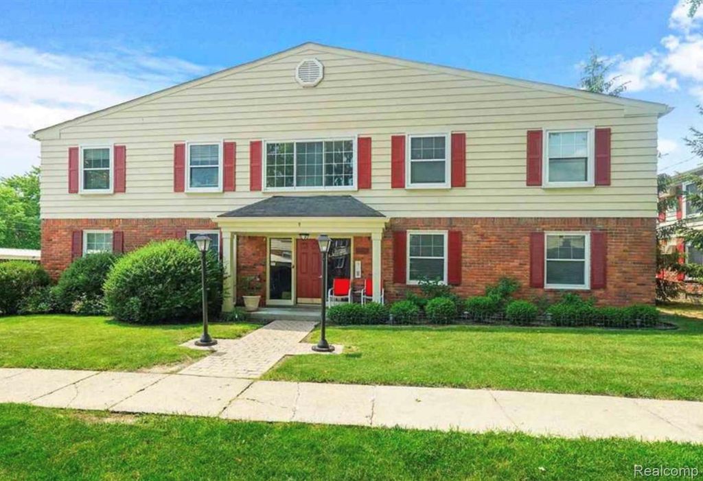 753 W Maple Road, Clawson, MI 48017
