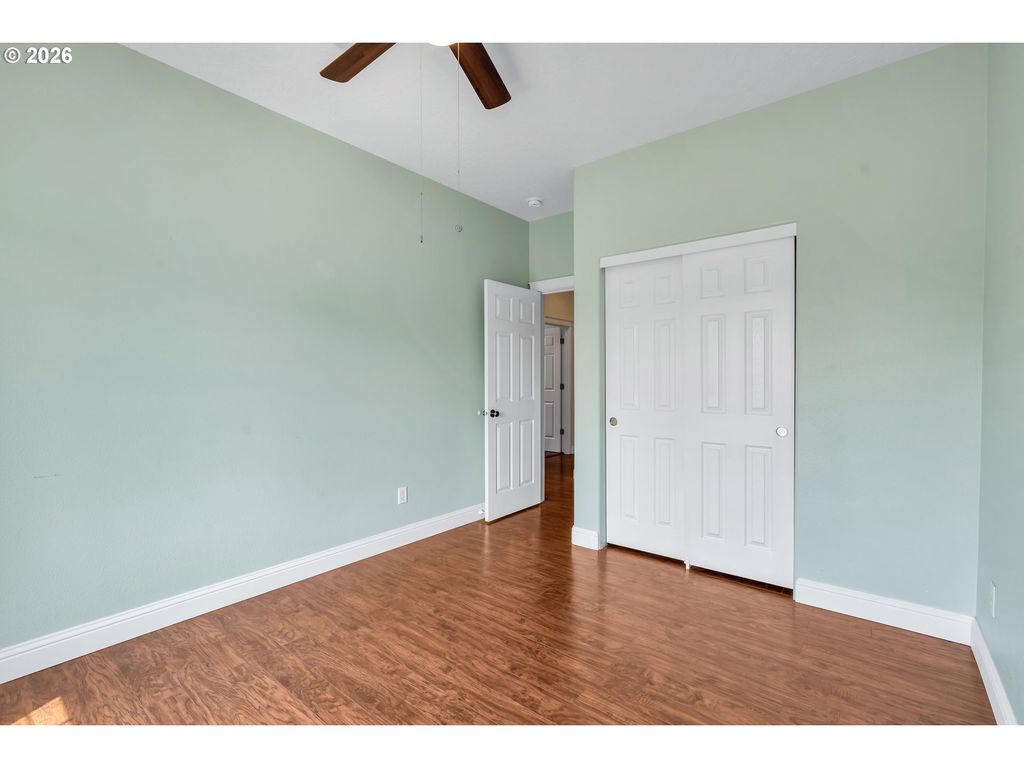 Image 15 of property listing at 338 Nw FOXGLOVE St, Dallas, OR 97338