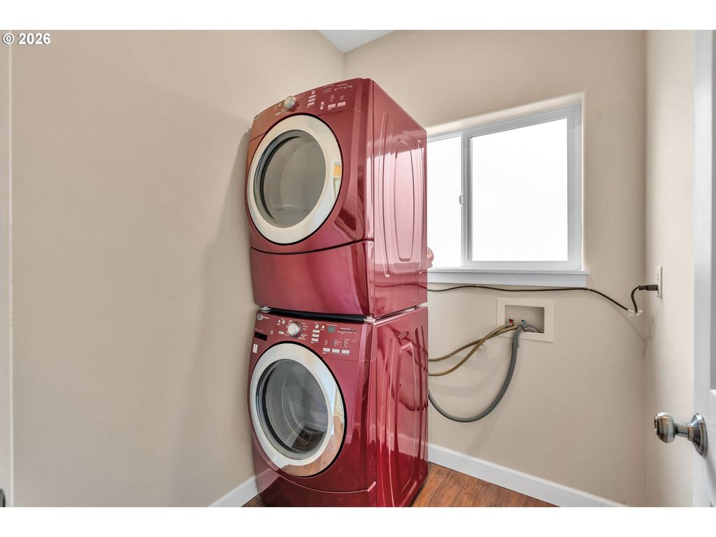 Image 18 of property listing at 338 Nw FOXGLOVE St, Dallas, OR 97338