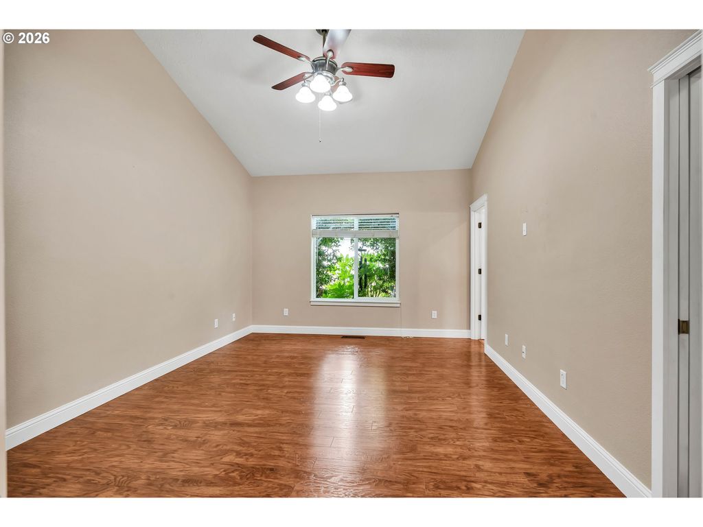 Image 20 of property listing at 338 Nw FOXGLOVE St, Dallas, OR 97338