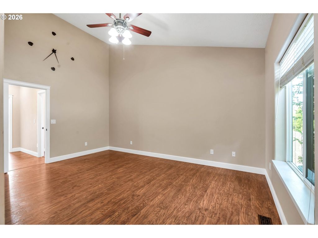 Image 21 of property listing at 338 Nw FOXGLOVE St, Dallas, OR 97338
