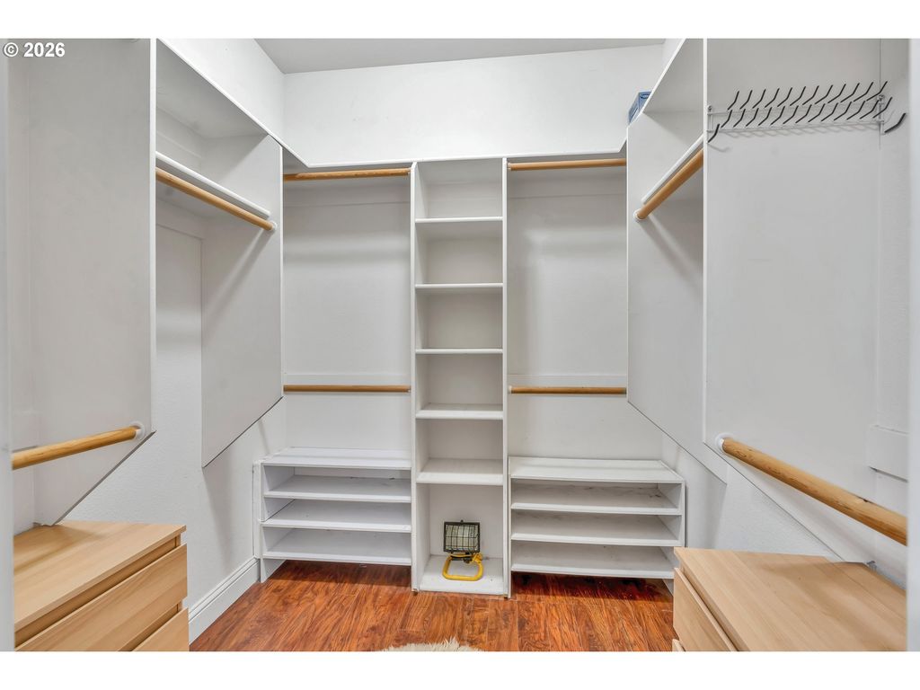 Image 24 of property listing at 338 Nw FOXGLOVE St, Dallas, OR 97338