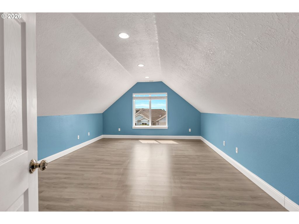 Image 25 of property listing at 338 Nw FOXGLOVE St, Dallas, OR 97338