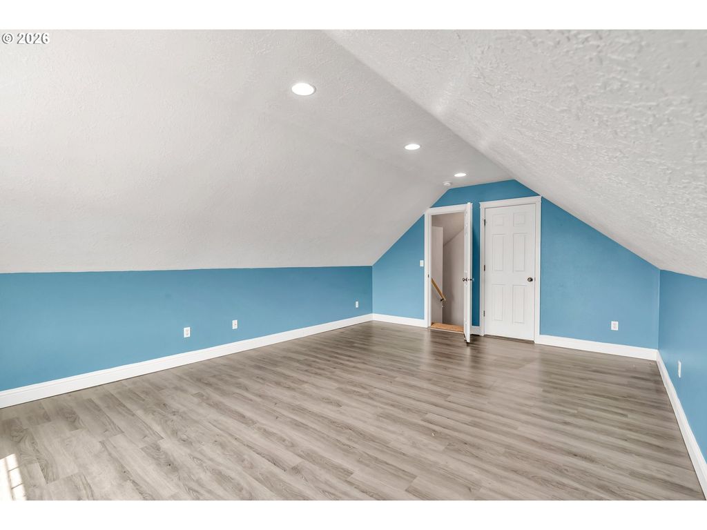 Image 26 of property listing at 338 Nw FOXGLOVE St, Dallas, OR 97338
