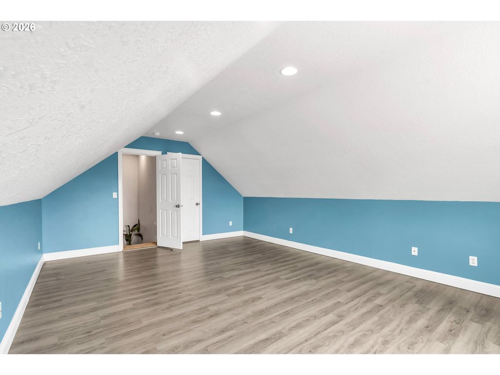 Image 27 of property listing at 338 Nw FOXGLOVE St, Dallas, OR 97338