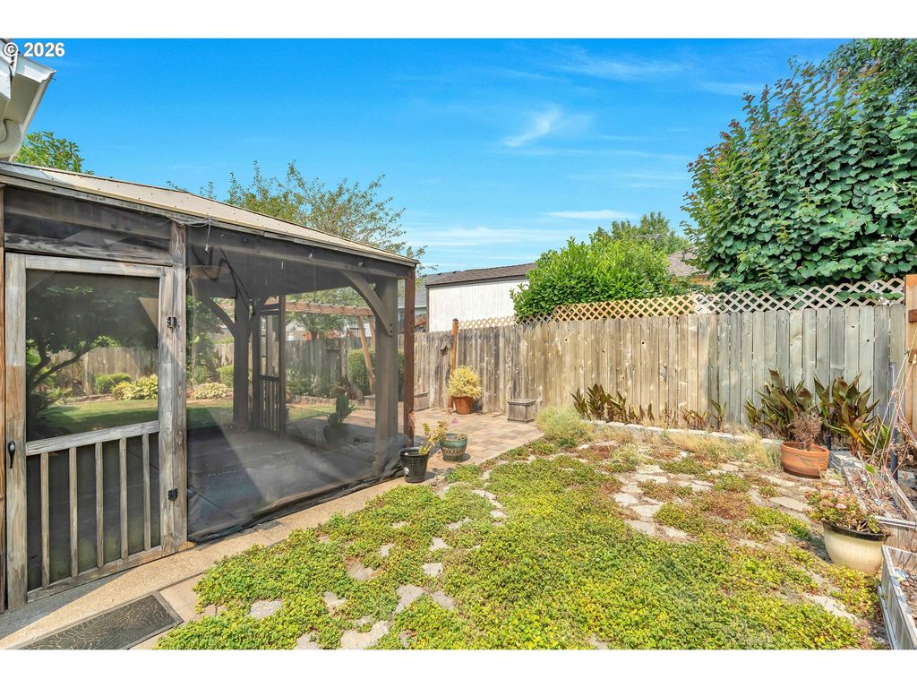 Image 30 of property listing at 338 Nw FOXGLOVE St, Dallas, OR 97338