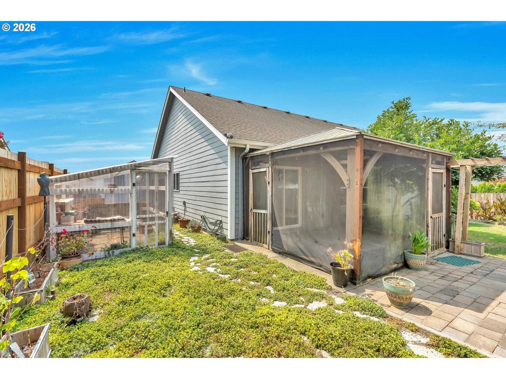 Image 31 of property listing at 338 Nw FOXGLOVE St, Dallas, OR 97338
