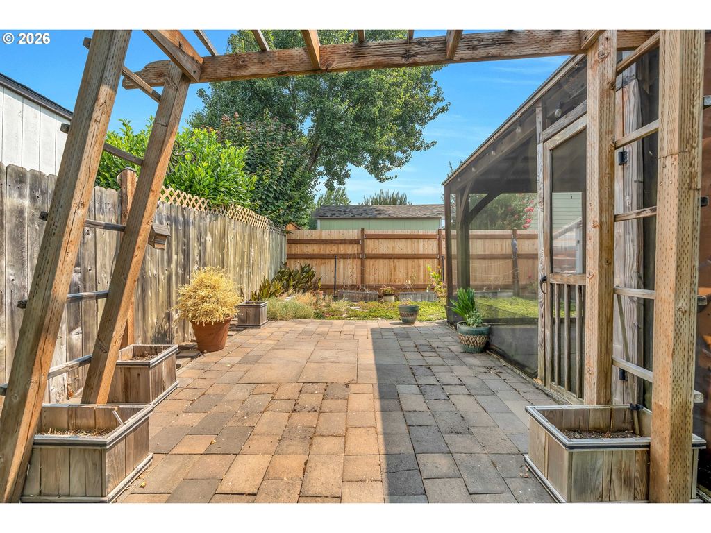 Image 33 of property listing at 338 Nw FOXGLOVE St, Dallas, OR 97338