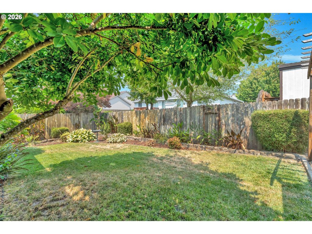 Image 34 of property listing at 338 Nw FOXGLOVE St, Dallas, OR 97338
