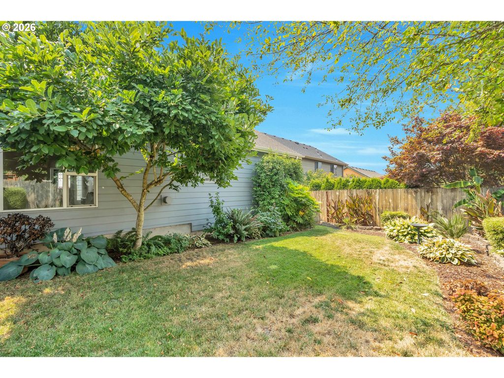 Image 35 of property listing at 338 Nw FOXGLOVE St, Dallas, OR 97338