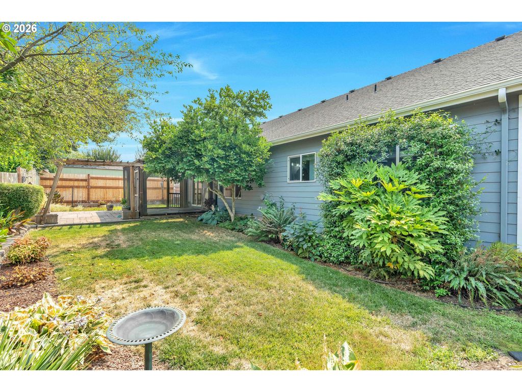 Image 36 of property listing at 338 Nw FOXGLOVE St, Dallas, OR 97338