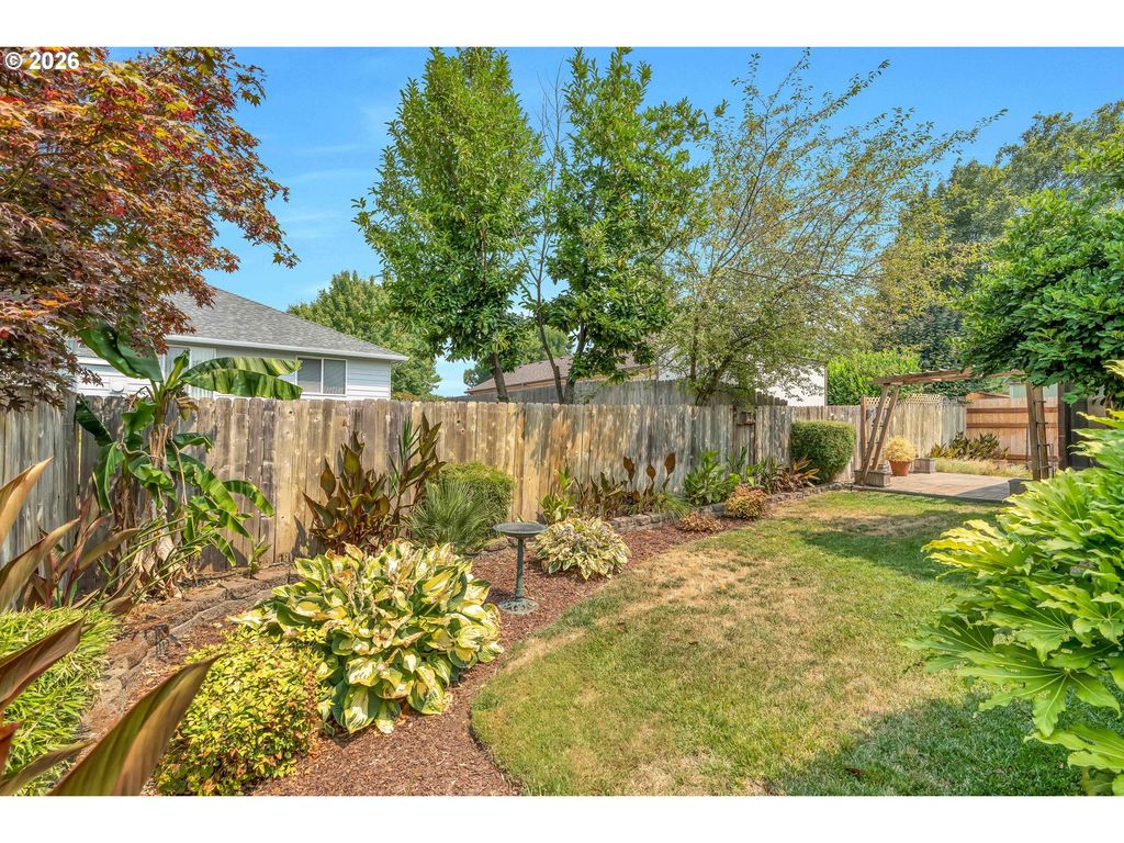 Image 37 of property listing at 338 Nw FOXGLOVE St, Dallas, OR 97338