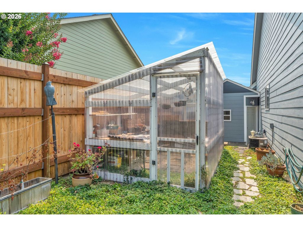 Image 38 of property listing at 338 Nw FOXGLOVE St, Dallas, OR 97338